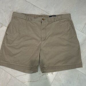 Men’s 42w Vineyard Vines khaki shorts